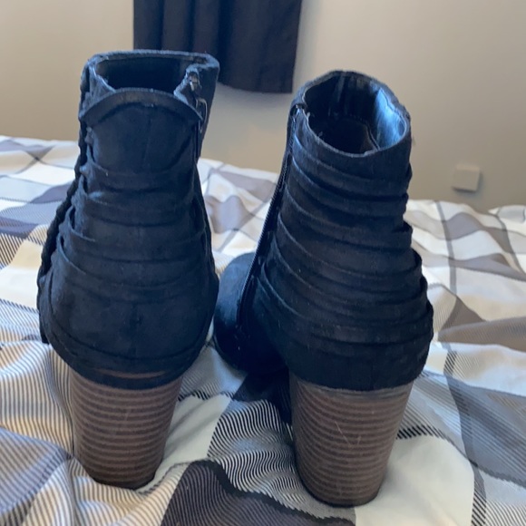 *SOLD* Fergie heeled bootie - Picture 5 of 7